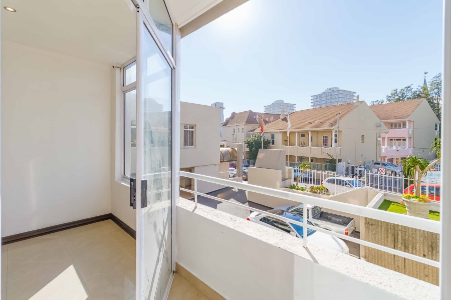 To Let 2 Bedroom Property for Rent in Sea Point Western Cape